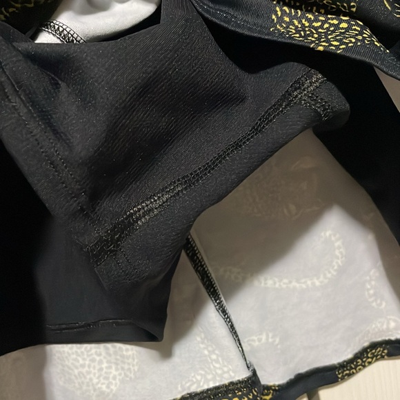 Dona Jo  Brand Leopard print Golf Skort  . Black and yellow - Picture 3 of 7